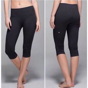 Lululemon Ebb And Flow Crop Deep Coal Sz 4